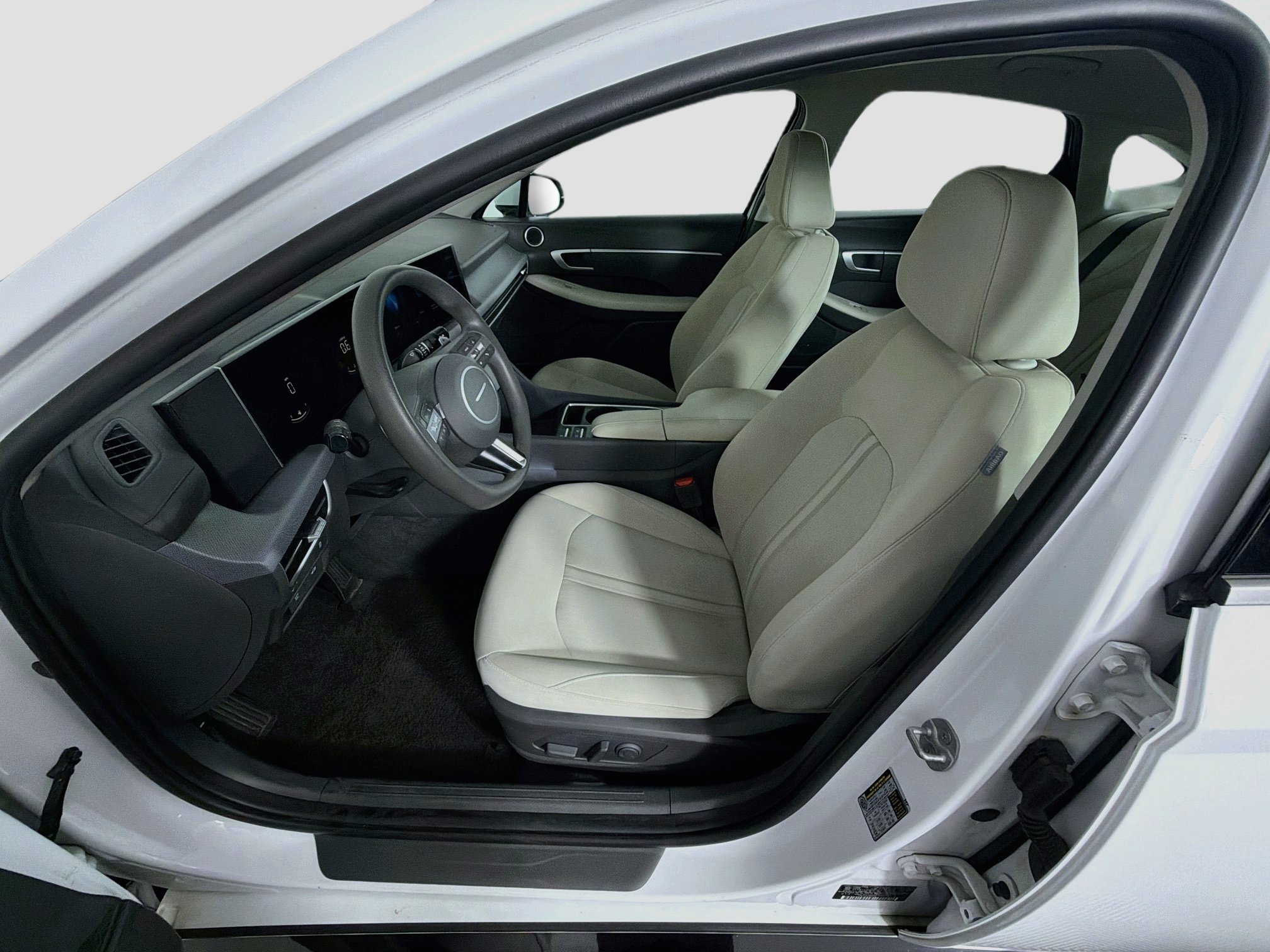 Used 2025 Hyundai Sonata SEL FWD image 13