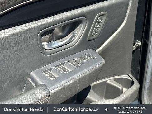Used 2025 Honda Pilot TrailSport image 12