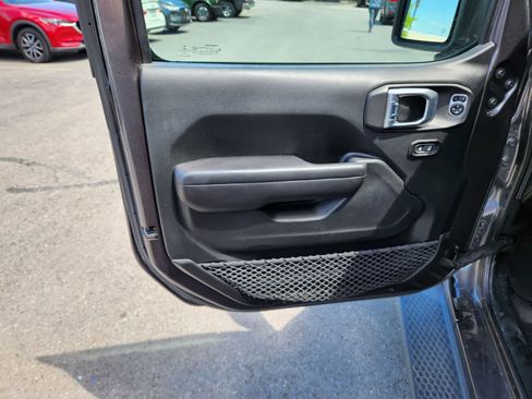 Used 2018 Jeep Wrangler Unlimited Sport S AWD/4WD image 16