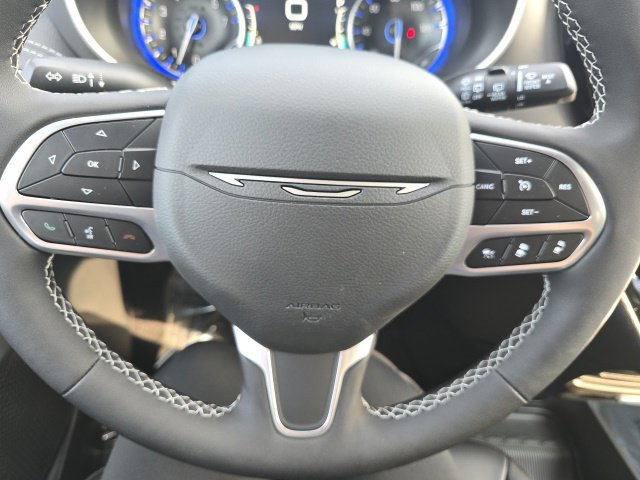 New 2027 Chrysler Pacifica Select AWD/4WD image 12