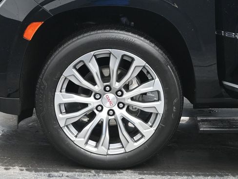 Used 2023 GMC Yukon Denali w/ Denali Reserve Package image 36