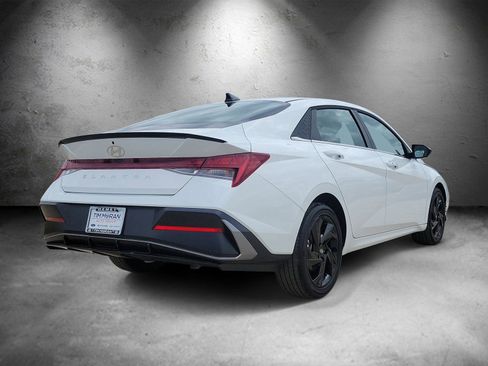 New 2026 Hyundai Elantra SEL Sport Premium FWD image 3
