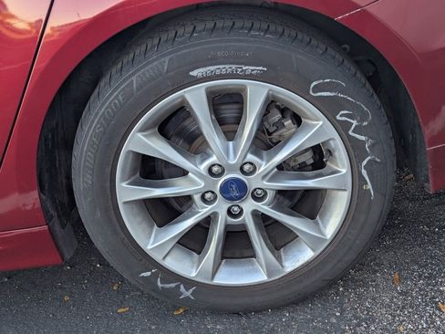 Used 2017 Ford Fusion SE w/ Fusion SE Technology Package image 8