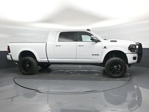 Used 2022 RAM 2500 Limited AWD/4WD image 2