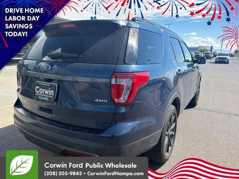 Used 2017 Ford Explorer XLT w/ Equipment Group 202A AWD/4WD image 8