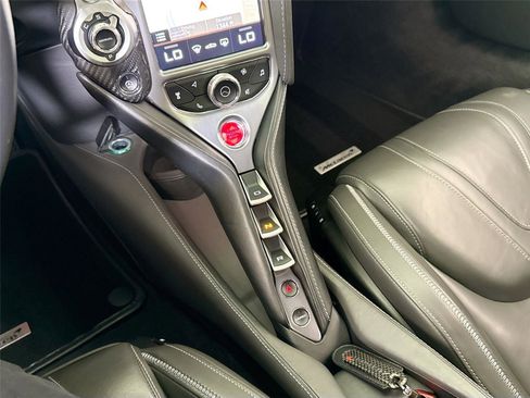 Used 2019 McLaren 720S image 20