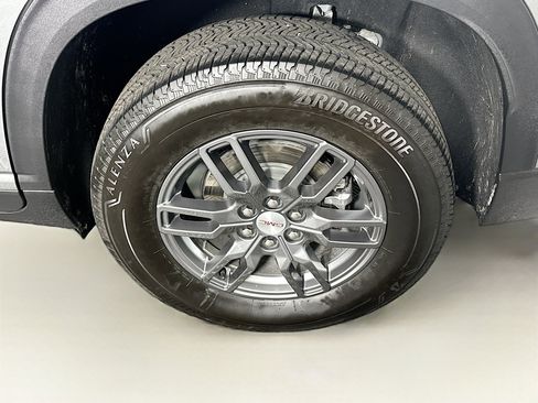 Used 2025 GMC Acadia Elevation image 11