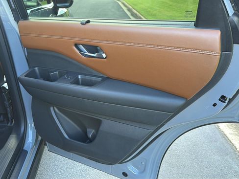 Used 2023 Nissan Pathfinder Platinum FWD image 15