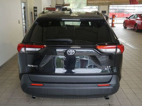Used 2025 Toyota RAV4 LE AWD/4WD image 13