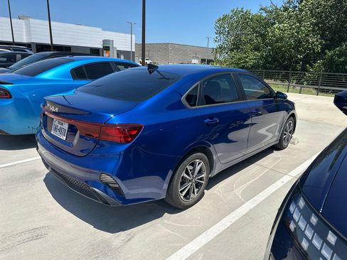 Used 2023 Kia Forte LXS w/ LXS Technology Package FWD image 7