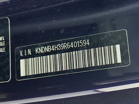 Used 2024 Kia Carnival LX image 12