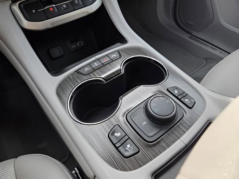 Used 2023 GMC Acadia SLT w/ Technology Package image 23