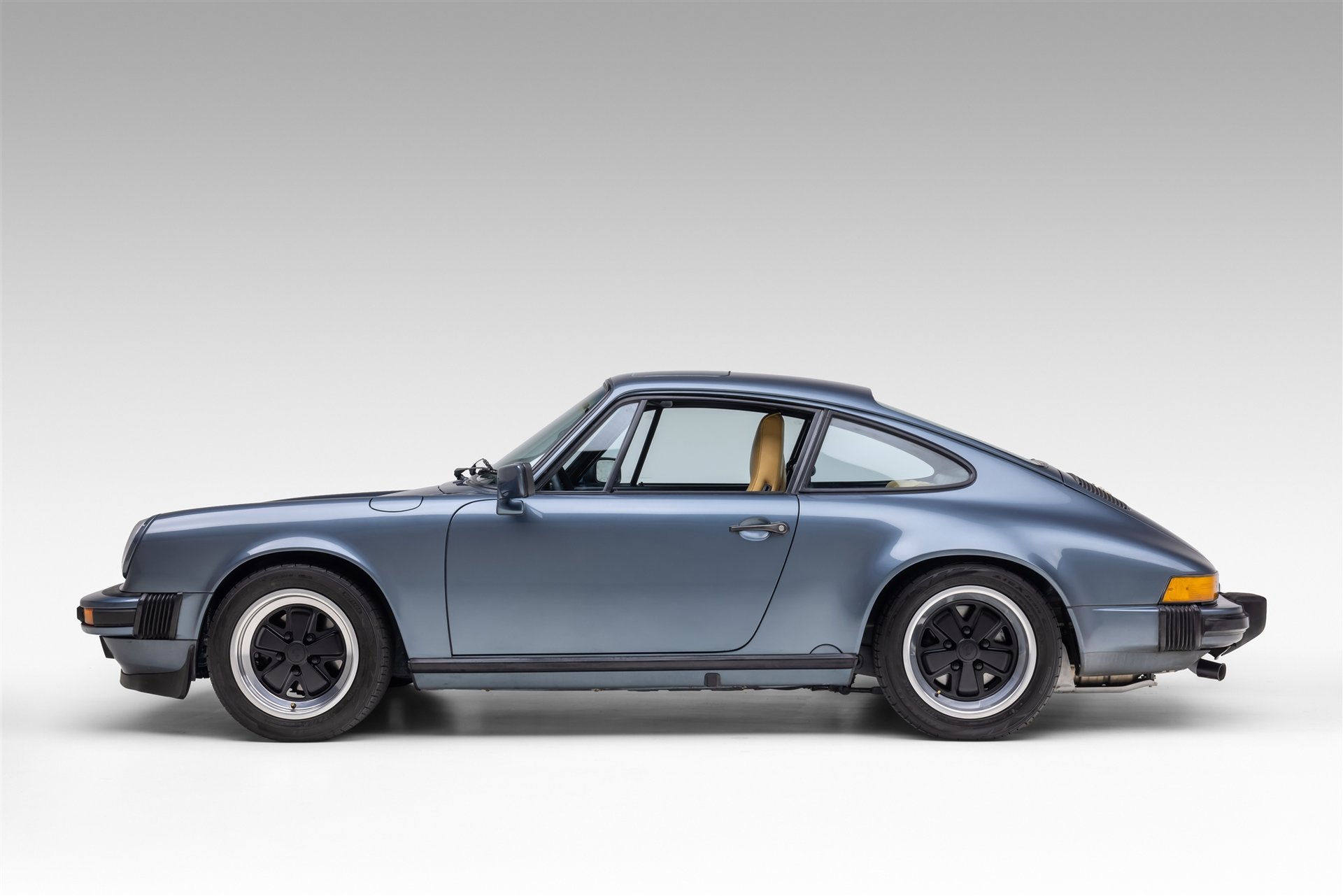 Used 1987 Porsche 911 Carrera RWD image 7