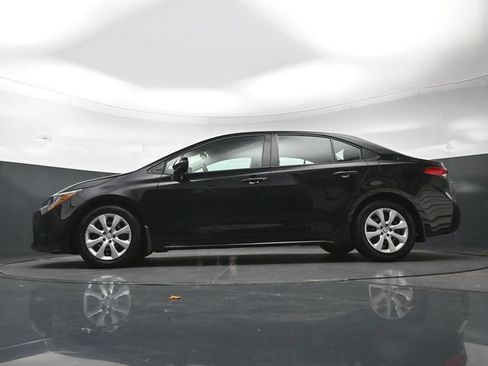 Used 2025 Toyota Corolla LE FWD image 32