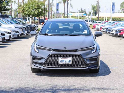 Used 2025 Toyota Corolla SE FWD image 2