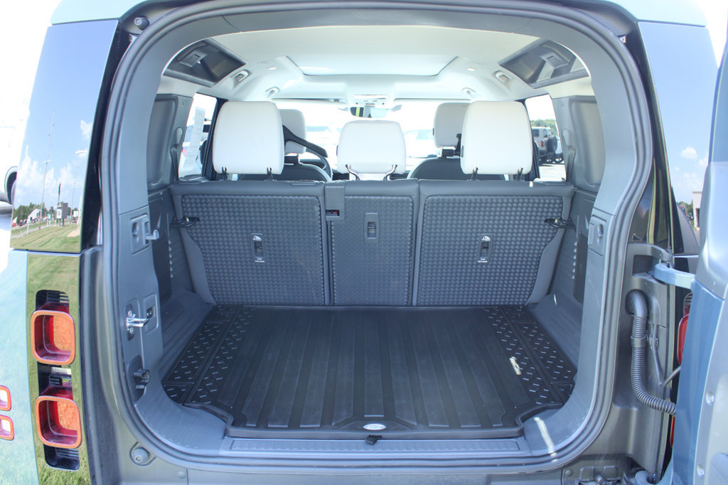 Used 2025 Land Rover Defender 110 S AWD/4WD image 13