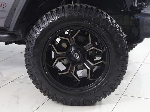 Used 2018 Jeep Wrangler Unlimited Rubicon w/ Dual Top Group AWD/4WD image 16