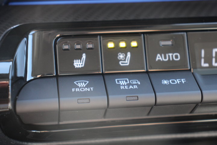 New 2027 Toyota Prius Limited AWD/4WD image 11