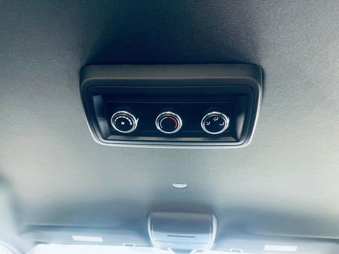 Used 2018 Dodge Grand Caravan SE FWD image 21
