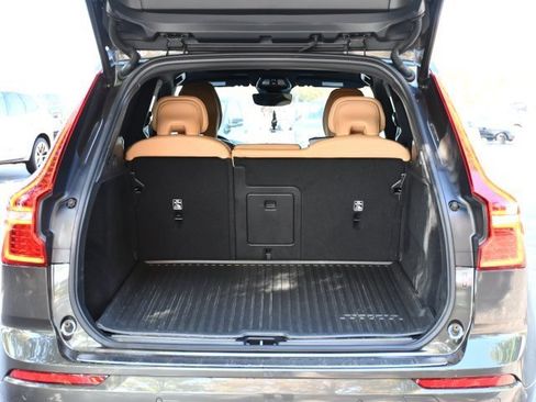 Used 2022 Volvo XC60 B5 Inscription w/ Protection Package Premier image 24