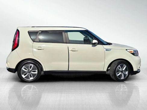 Used 2017 Kia Soul EV + w/ Sun & Fun Package image 3