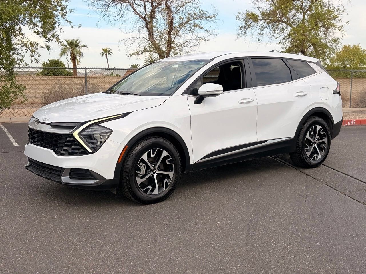 Used 2024 Kia Sportage EX FWD image 2
