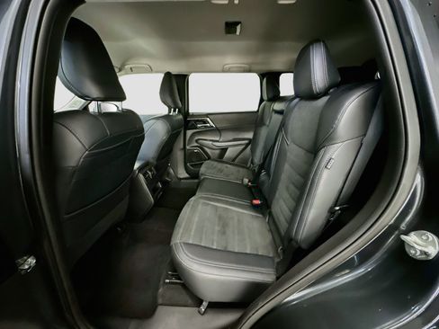 Used 2025 Mitsubishi Outlander SE AWD/4WD image 29