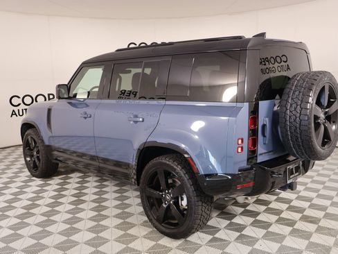 Used 2025 Land Rover Defender 110 X-Dynamic SE AWD/4WD image 23