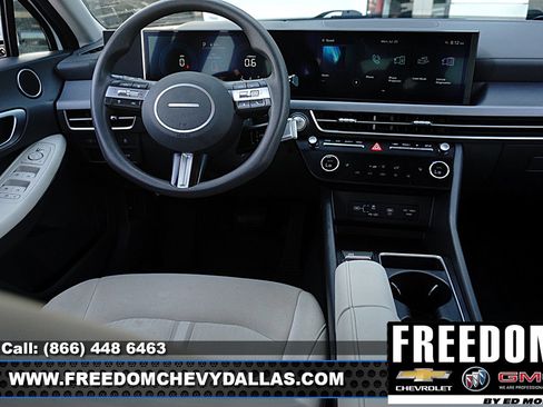 Used 2025 Hyundai Sonata SEL FWD image 13