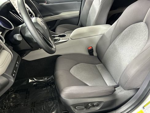 Used 2022 Toyota Camry LE w/ Carpet Mat Package (TMS) FWD image 21