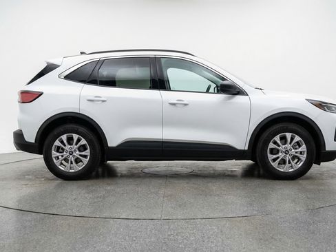 Used 2024 Ford Escape Active FWD image 11