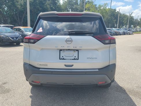 Certified 2022 Nissan Rogue SV AWD/4WD image 6