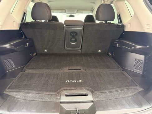 Used 2018 Nissan Rogue SV image 23