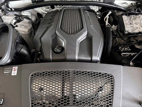 New 2026 Porsche Macan Turbo AWD/4WD image 20