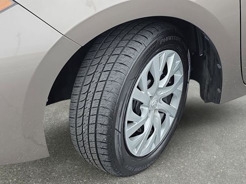 Used 2019 Toyota Corolla LE image 30