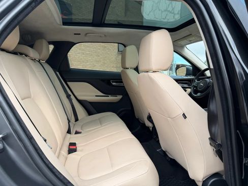 Used 2019 Jaguar F-PACE Premium AWD/4WD image 16