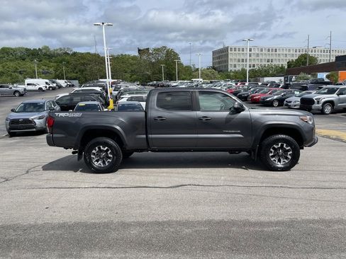 Used 2018 Toyota Tacoma TRD Off-Road w/ Technology Package AWD/4WD image 7