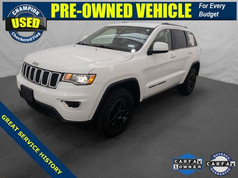 Used 2020 Jeep Grand Cherokee Laredo image 1