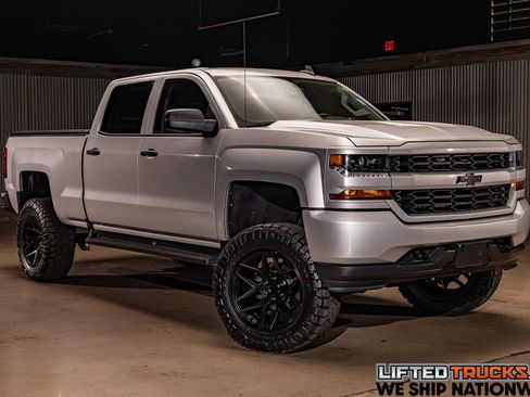 Used 2018 Chevrolet Silverado 1500 Custom w/ Custom Value Package AWD/4WD image 1