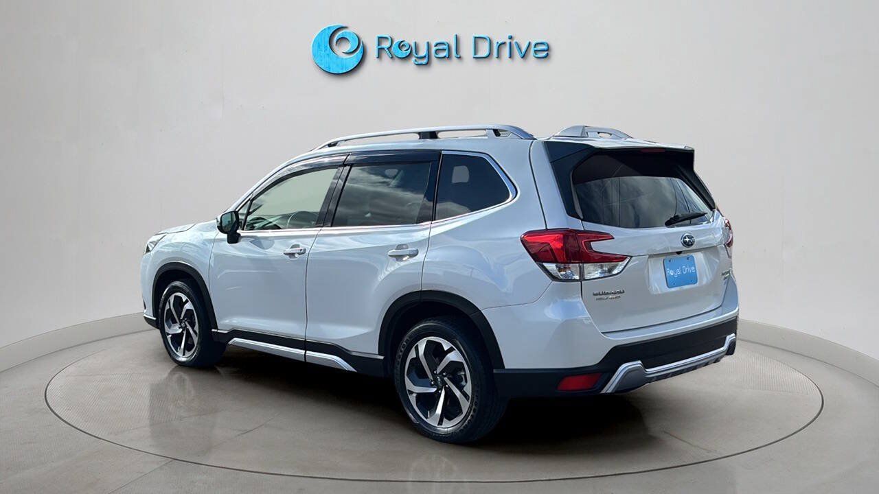 Used 2023 Subaru Forester Touring AWD/4WD image 3