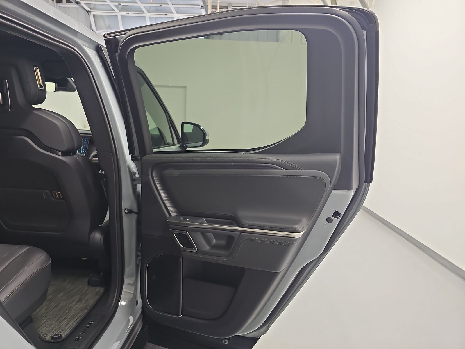 Used 2024 Rivian R1T Adventure Dual AWD/4WD image 19