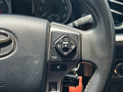 Used 2019 Toyota Tacoma SR5 AWD/4WD image 35