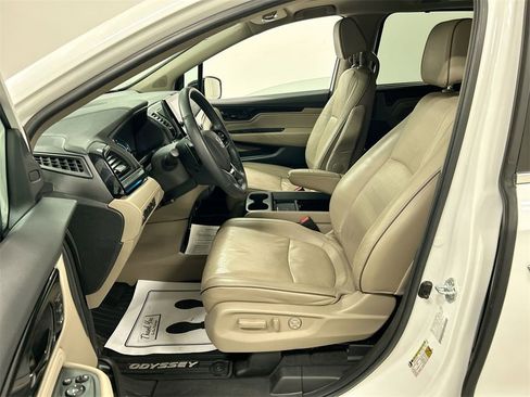 Used 2023 Honda Odyssey Elite image 9