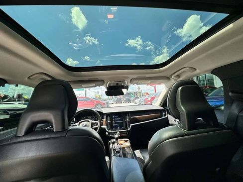Used 2018 Volvo S90 T5 Momentum w/ Convenience Package FWD image 8