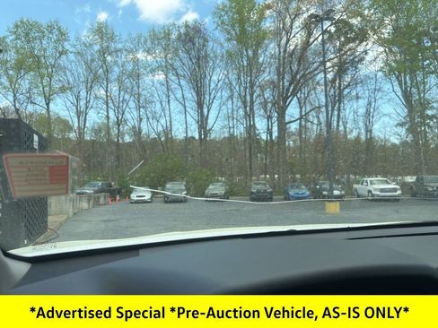 Used 2018 Toyota Camry LE image 36