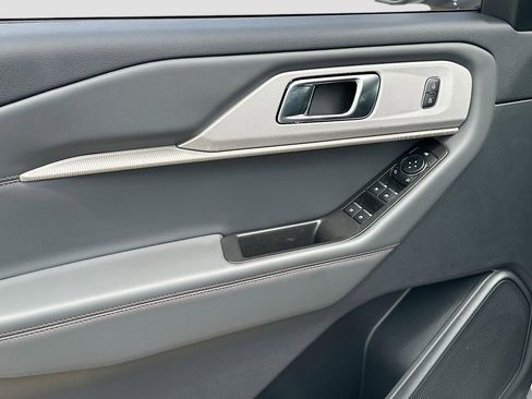 New 2026 Ford Explorer Active RWD image 13