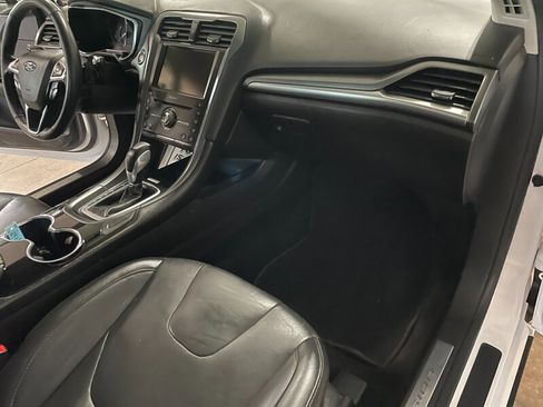 Used 2016 Ford Fusion Titanium FWD image 16