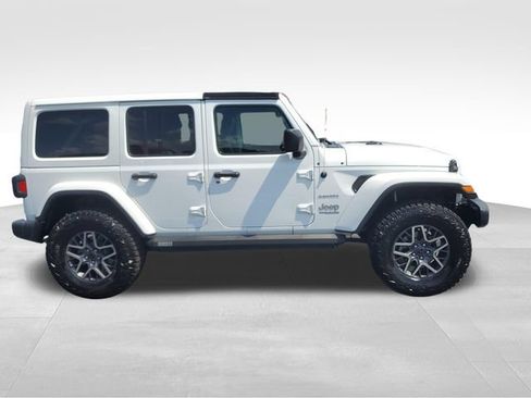 Used 2020 Jeep Wrangler Unlimited Sahara AWD/4WD image 3