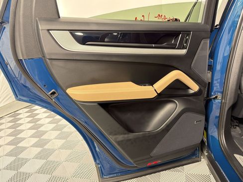 Certified 2024 Porsche Cayenne Coupe image 17