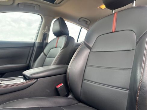 Certified 2024 Nissan Sentra SR w/ SR Premium Package FWD image 39